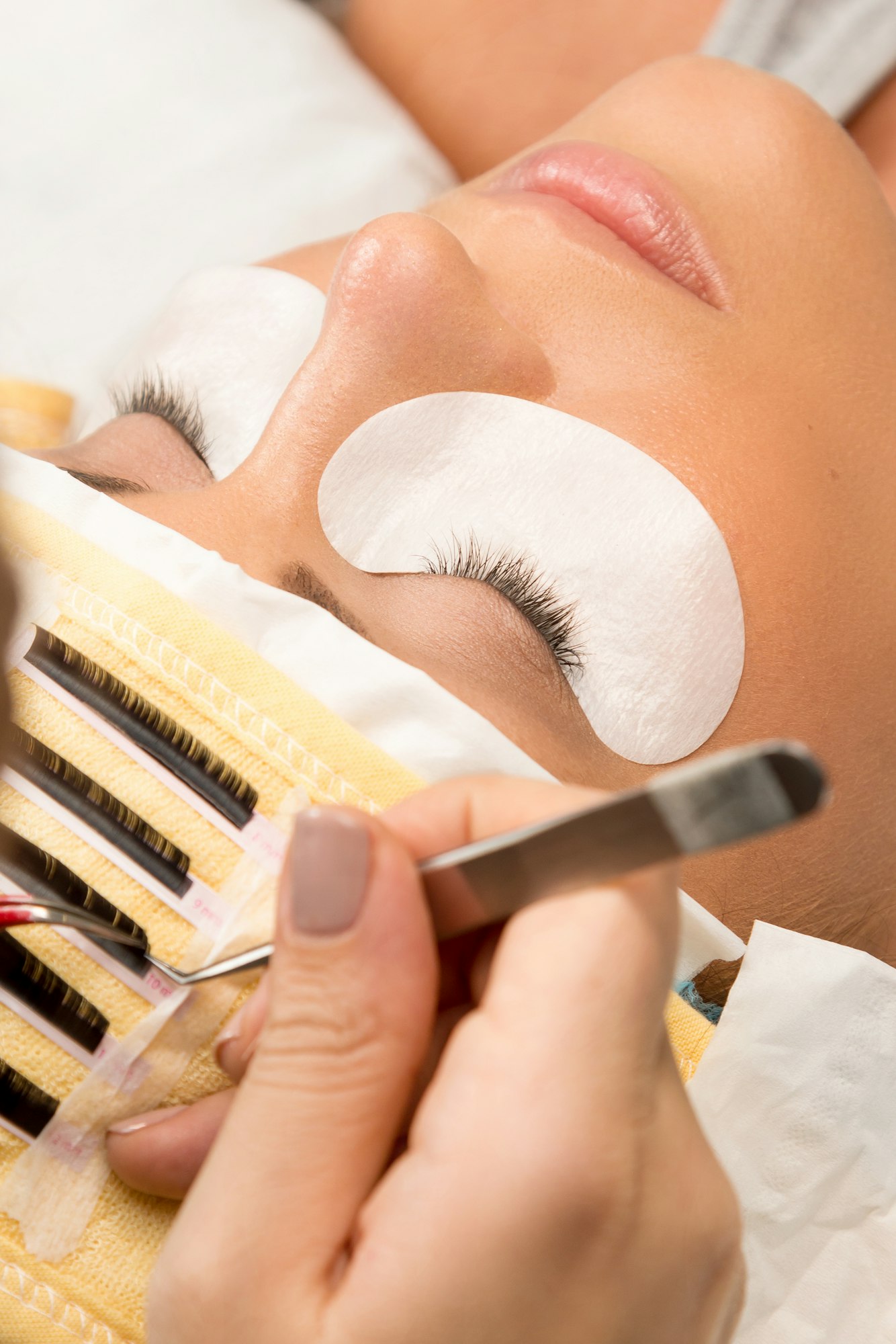 Procedure of eyelashes extension in beauty salon